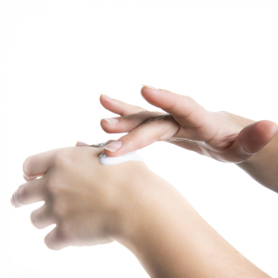 Utilisation crème mains lait d'ânesse Au Pays des Ânes