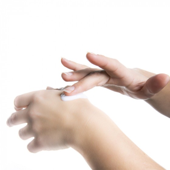 Utilisation crème mains lait d'ânesse Au Pays des Ânes