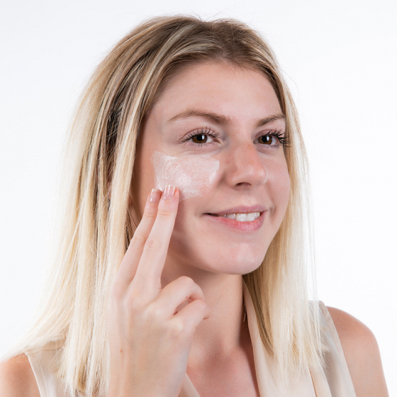 Utilisation masque visage au lait d'ânesse frais et biologique