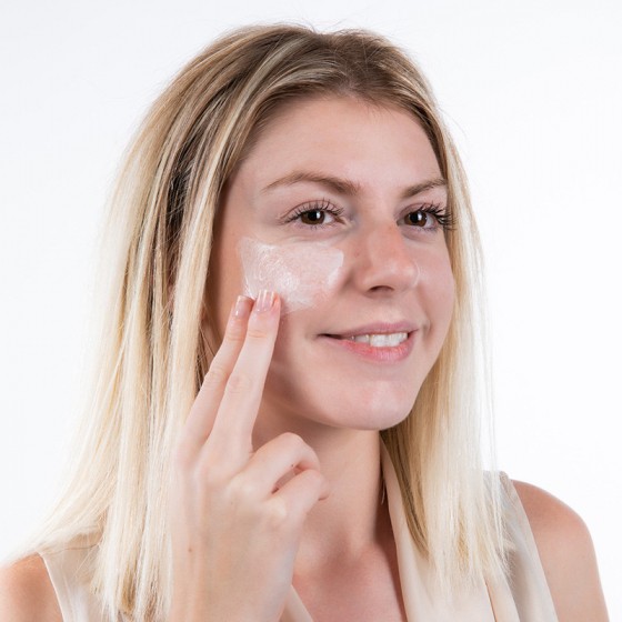 Utilisation masque visage au lait d'ânesse frais et biologique